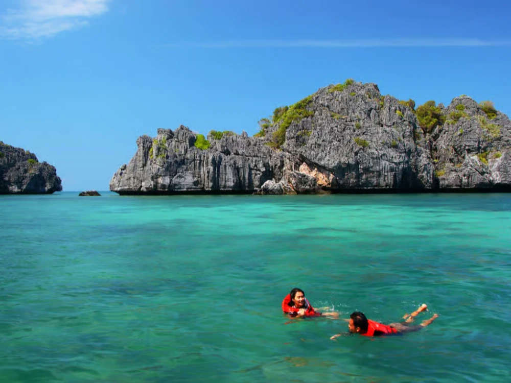 Angthong National Marine Park Day Trip by Speedboat