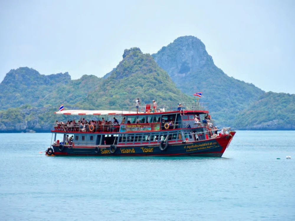Angthong Marine Park Boat Tour w/ Transfer and Meals