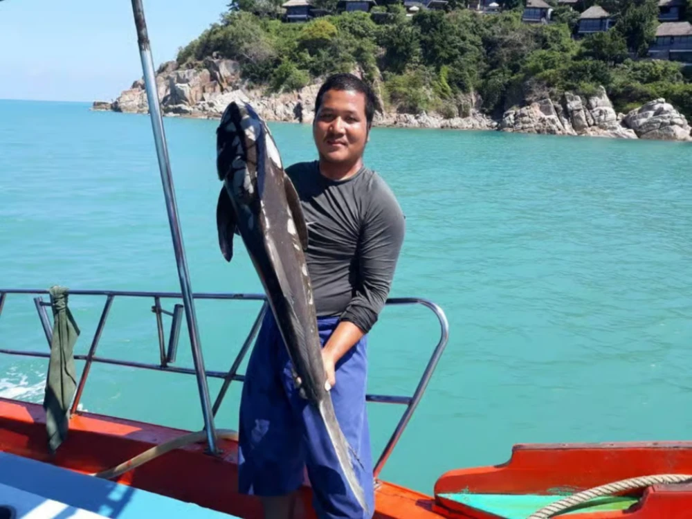 Fishing Day Tour by Escort Boat with Mr. Tu