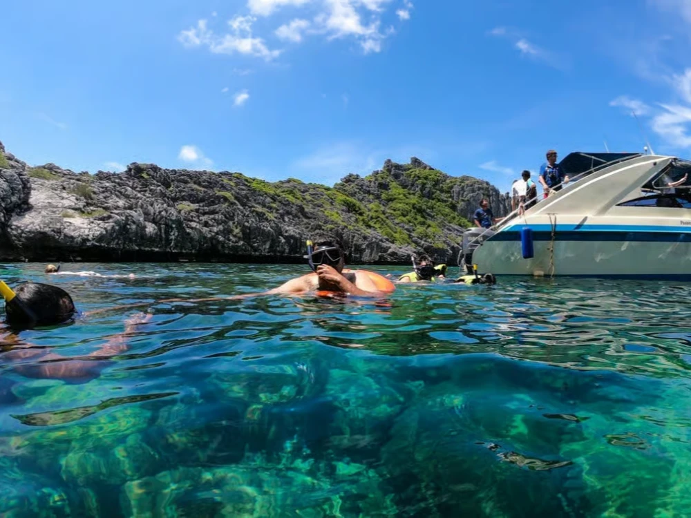 Angthong Marine Park Snorkeling Tour by Speedboat