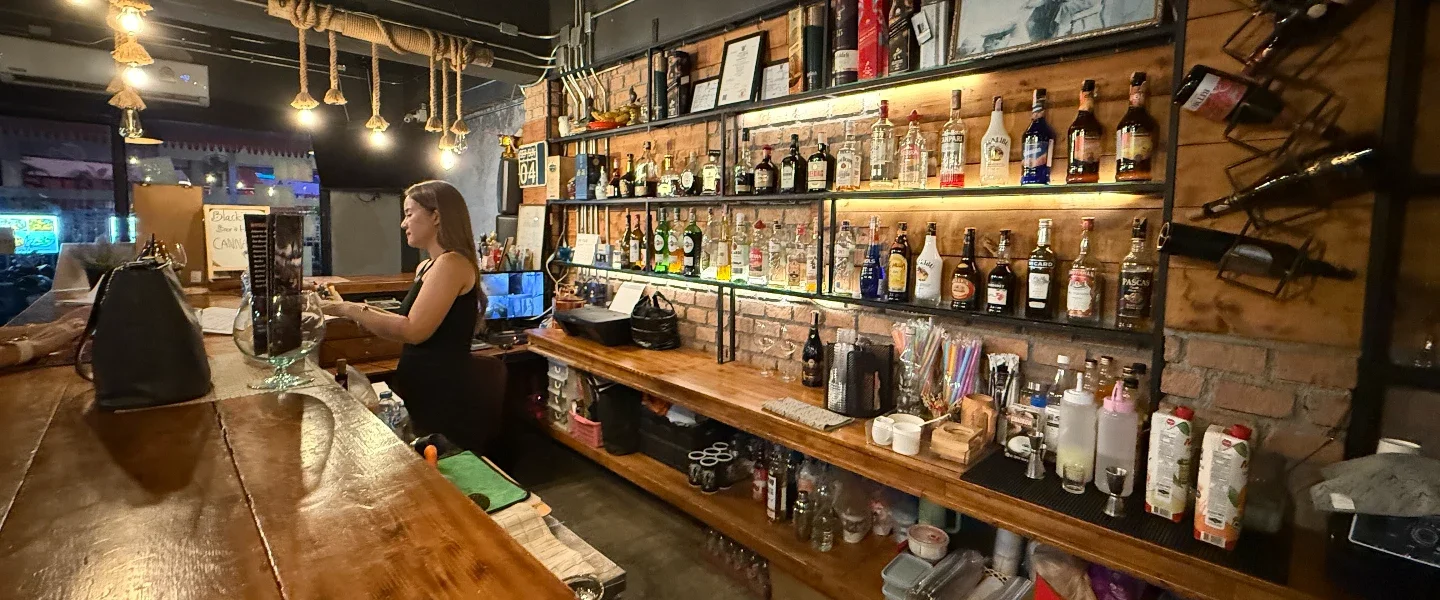 BlackJack Bar & Hostel