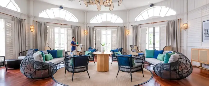 Outrigger Voyager 47 Club Lounge