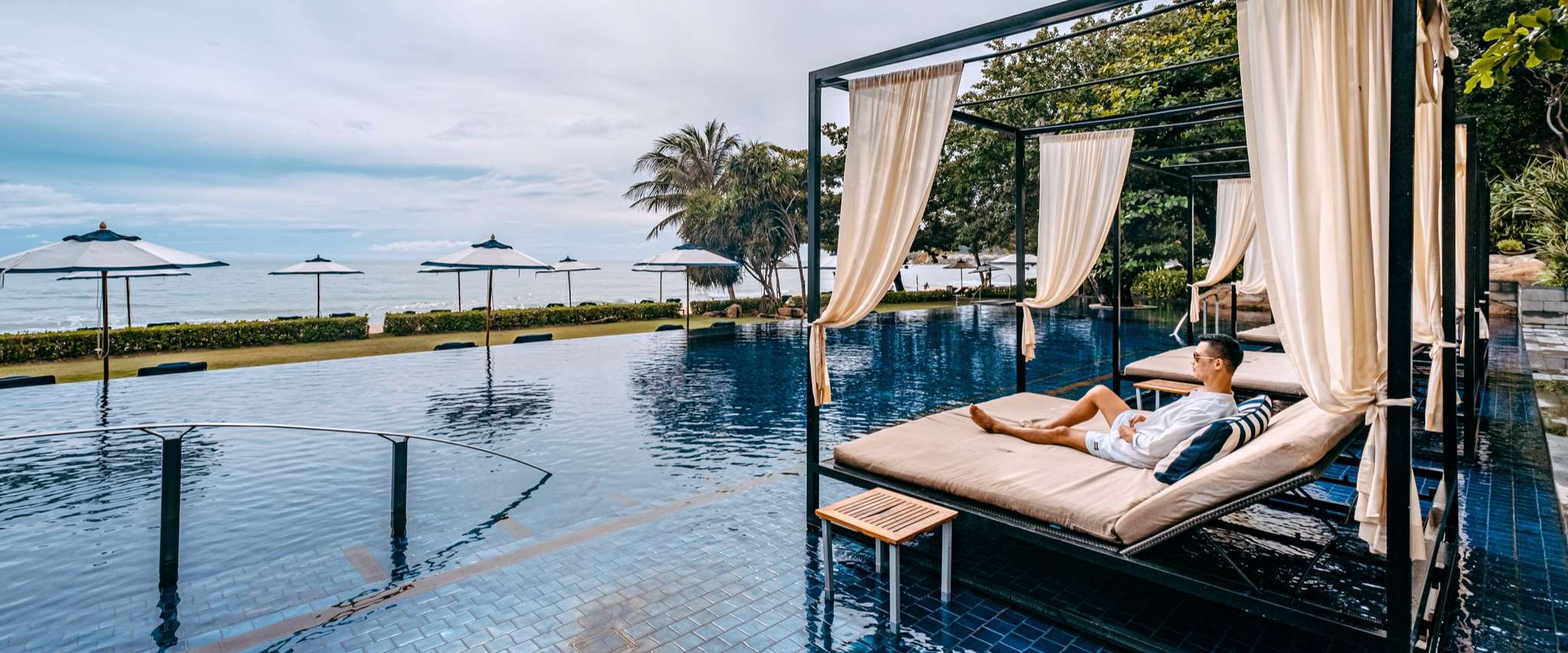 Vana Belle - Pool Bar